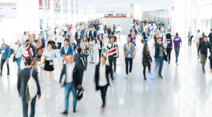 Blurred-business-people-at-a-trade-fair